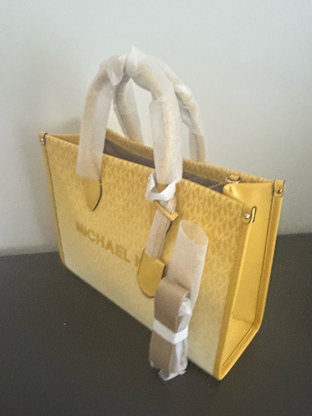 Michael Kors Mirella Medium East West Tote Daisy Yellow MK Signature Crossbody - Picture 5 of 12